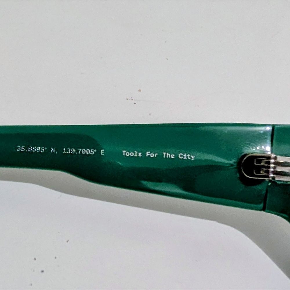 Limited Edition LEXXOLA unisex sunglasses in neo 200 Green/Multicolor Blue Lens - Picture 3 of 5